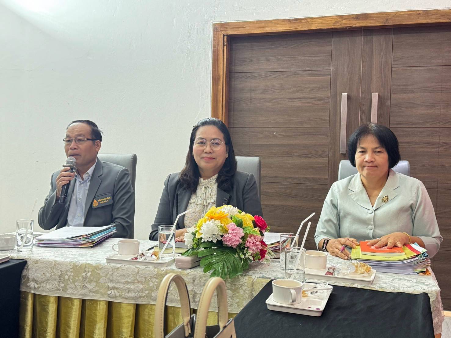 ประเมินประสิทธิภาพและประสิทธิผลการปฏิบัติงาน (ครั้งที่ 1) ของผู้บ่ริหาร เครือข่ายเขวาสินรินทร์