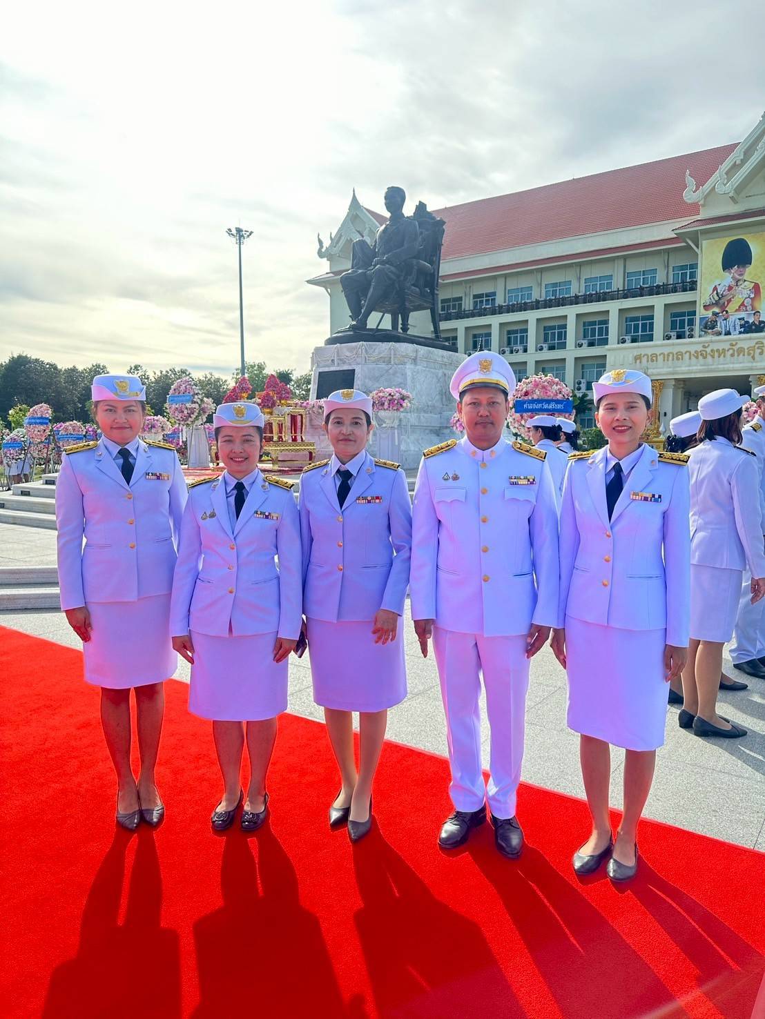 ร่วมงานพิธีวันปิยมหาราช และวางพวงมาลาถวายราชสักการะหน้าพระบรมราชานุสาวรีย์ พระบาทสมเด็จพระจุลจอมเกล้าเจ้าอยู่หัว