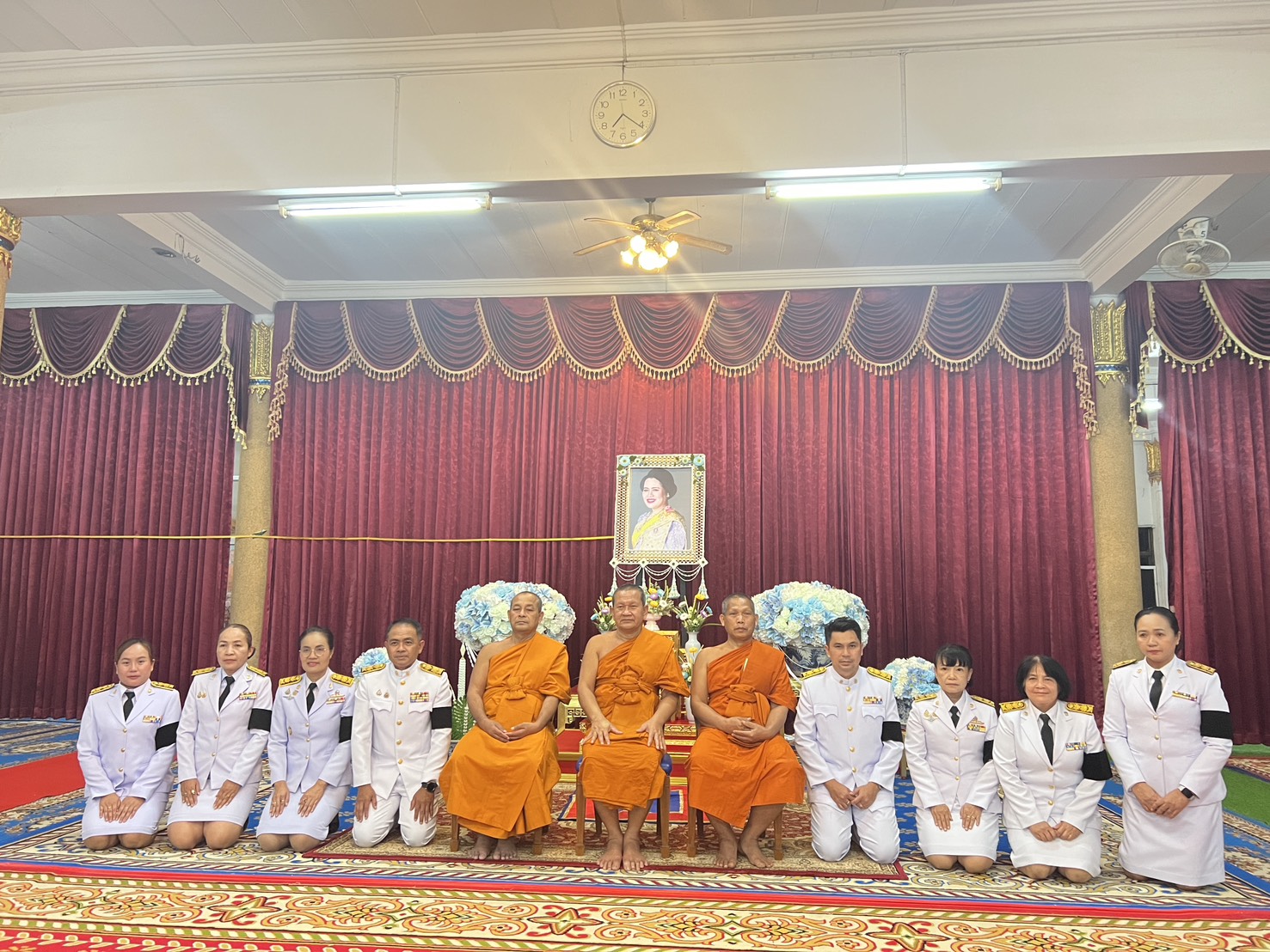 ร่วมพิธีบำเพ็ญกุศลสวดพระอภิธรรมถวายพระบรมศพ สมเด็จพระนางเจ้าสิริกิติ์ พระบรมราชินีนาถ พระบรมราชชนนีพันปีหลวง