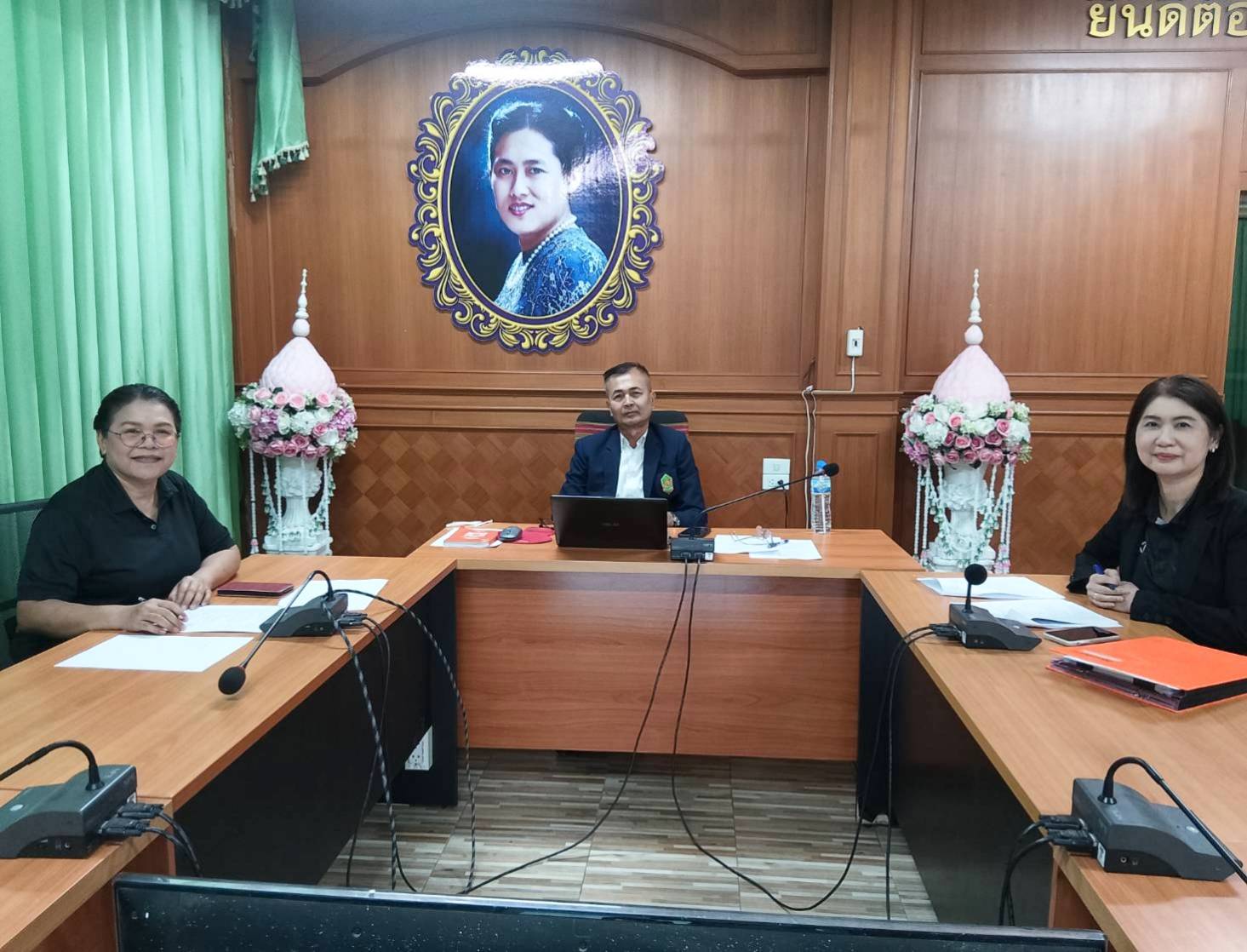 รอง ผอ.สพป.ร่วมกับกลุ่มส่งเสริมฯได้รับมอบหมายจาก ผอ.สพป.สุรินทร์ เขต 1 ให้ร่วมประชุมคณะกรรมการอำนวยการการประเมินนักเรียน/สถานศึกษาพระราชทาน ประจำปี 2568 ณ