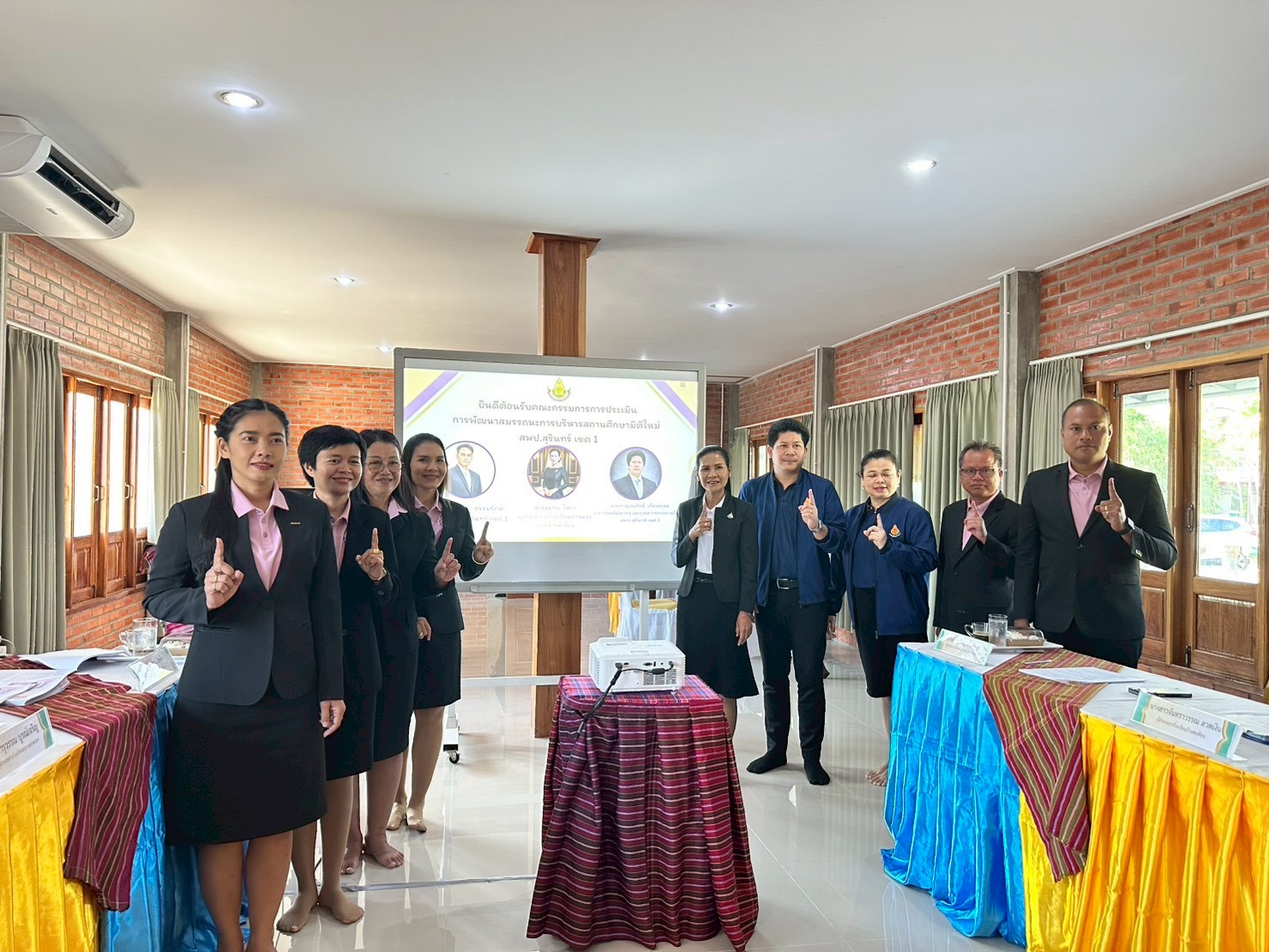 ร่วมให้กำลังใจผู้บริหารสถานศึกษาที่เข้าอบรมพัฒนาสมรรถนะการบริหารสถานศึกษามิติใหม่ กิจกรรมที่ 3 การให้คำแนะนำของพี่เลี้ยง (Coaching)